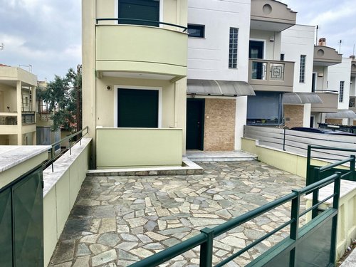 Αυλή προσόψεως 50τμ Αυλή προσόψεως 50τμ