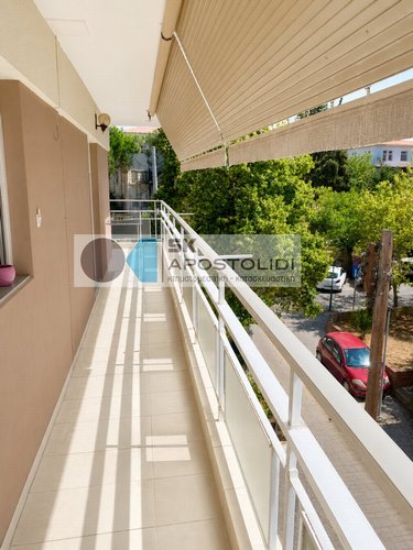 Μεγάλα μπαλκόνια σαλονοκουζίνας και υπνοδωματίων