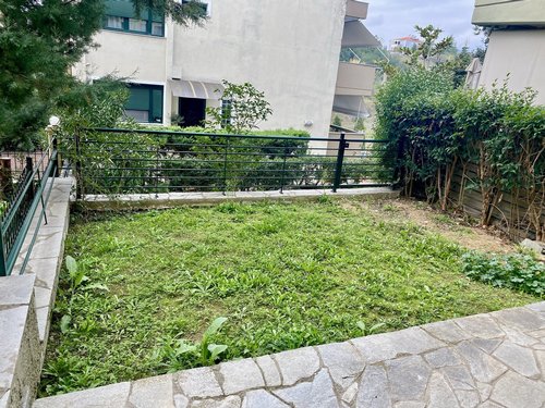 Αυλή ισογείου Αυλή ισογείου