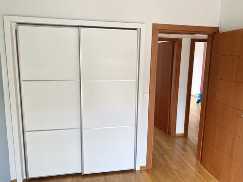 Εντοιχισμένη ντουλάπα Εντοιχισμένη ντουλάπα